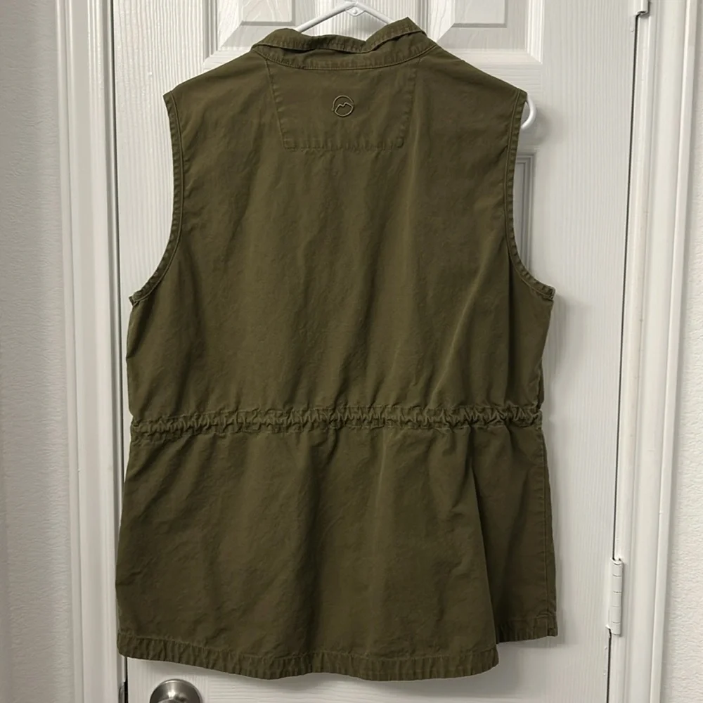 Magellan Outdoors Classic Fit Women’s Olive Green Utility Vest - Picture 2 of 3
